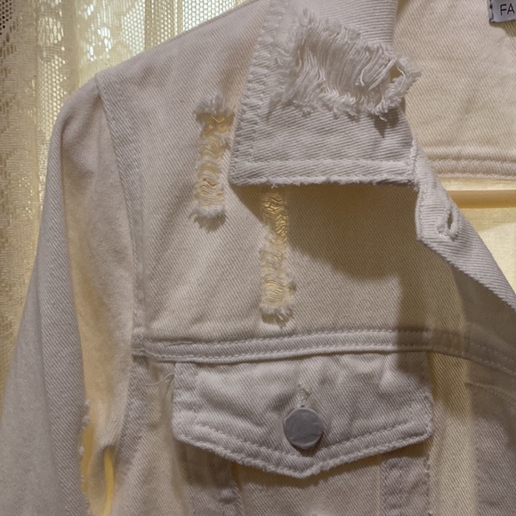 FASHIONOVA(NWT)-WHITE ‘DISTRESSED’ COTTON DENIM JUMPSUIT - Picture 3 of 11